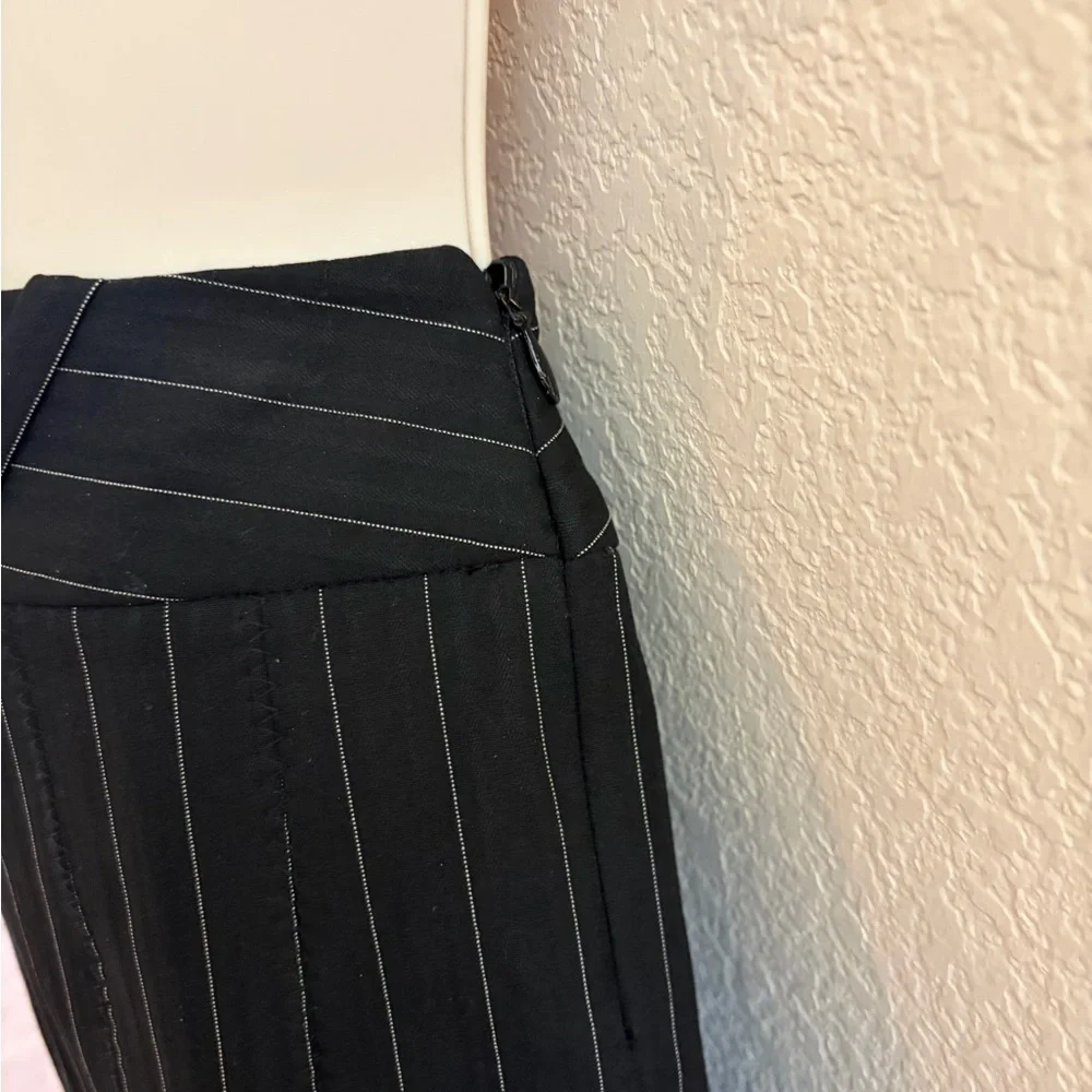 Like New Bebe Pinstripe Pleated Mini Skirt. Sz 6 - Picture 3 of 3